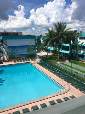 Отель Surf Rider Resort  Помпано Бич